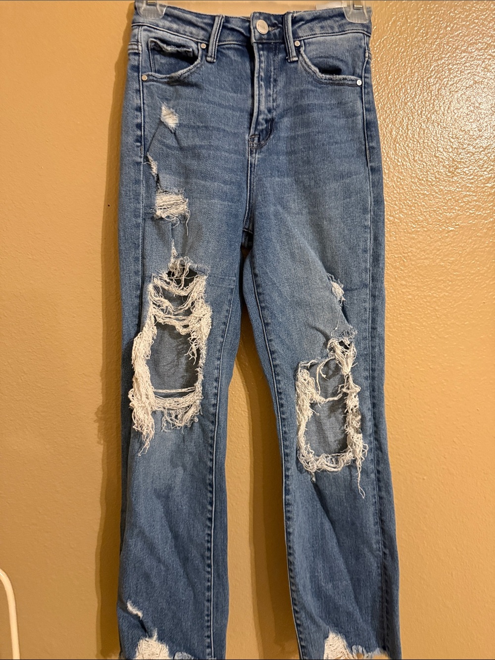 Distressed Boyfriend Jeans in Medium Blue